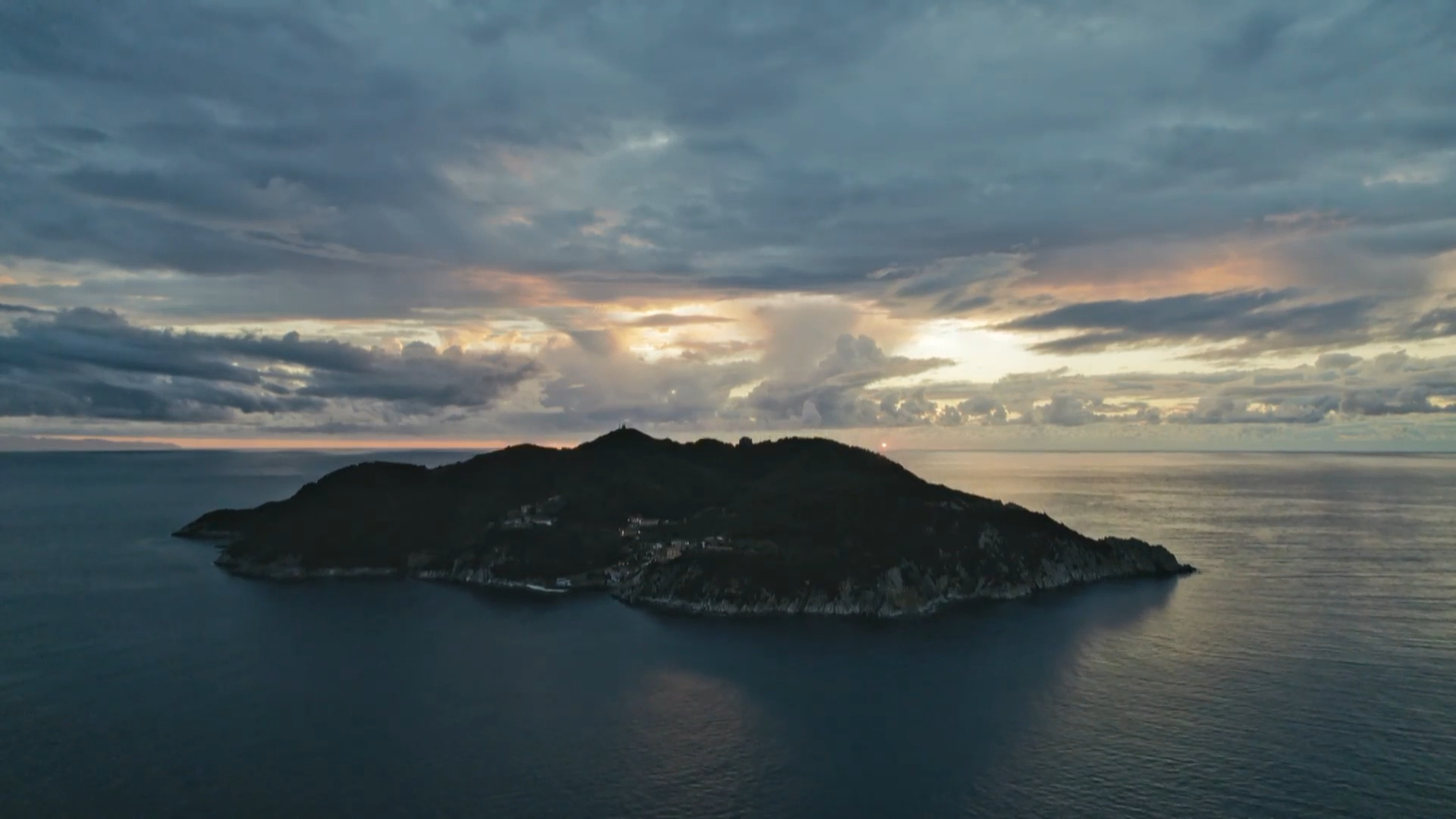 L’isola della Gorgona vista dal mare