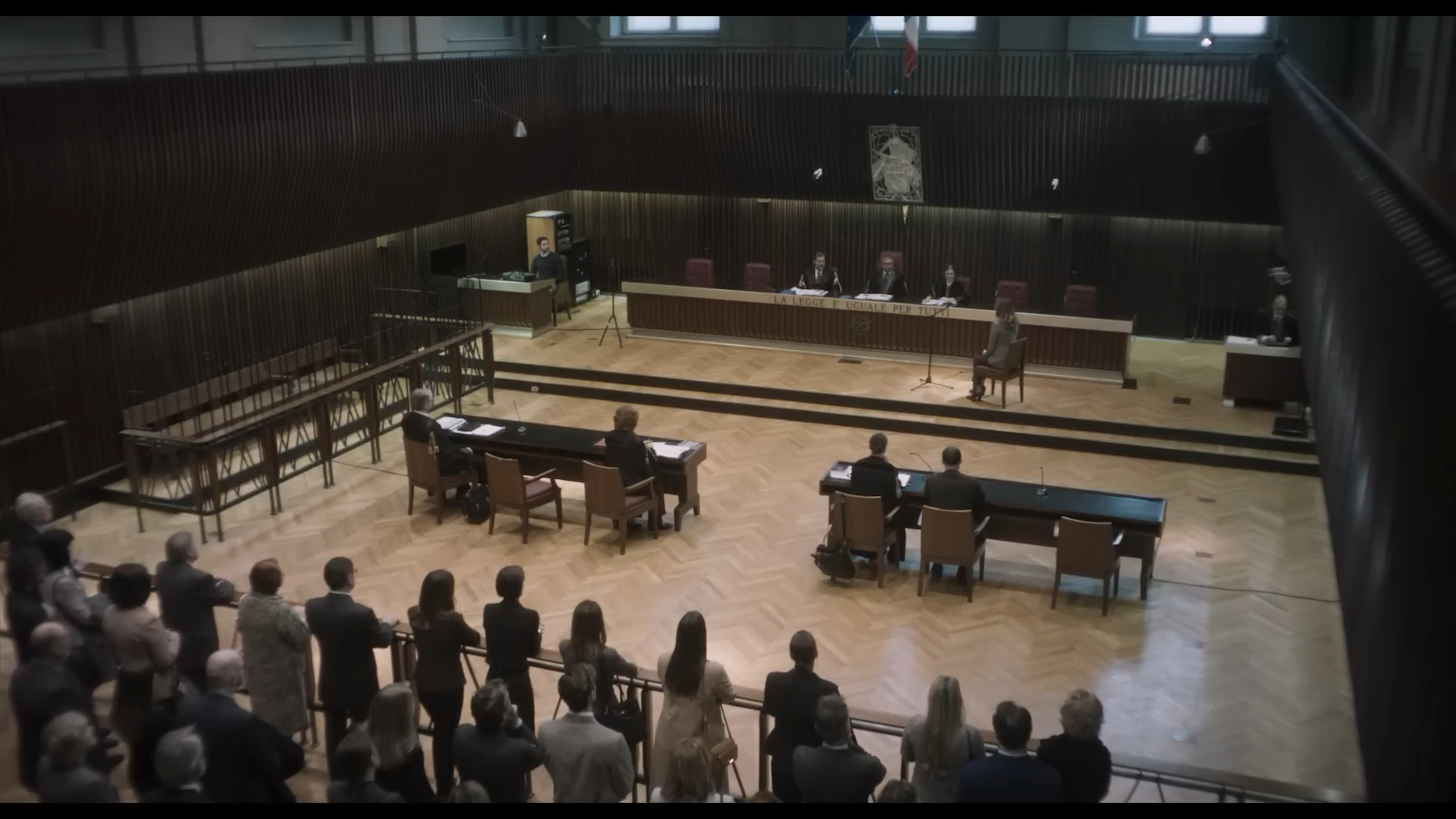 Aula di tribunale ripresa dall’alto